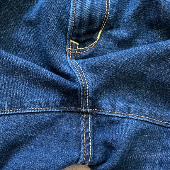 Old Navy Flirt Cut Off Shorts in Excellent Condition in a size Womens 4 - Picture 4 of 6